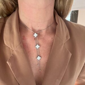COLLAR TREBOL BLANCO