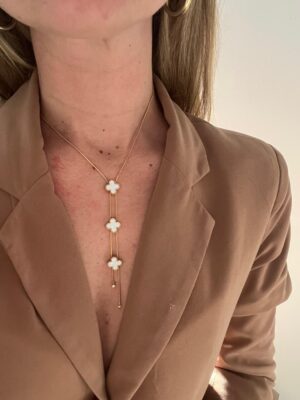 COLLAR TREBOL BLANCO